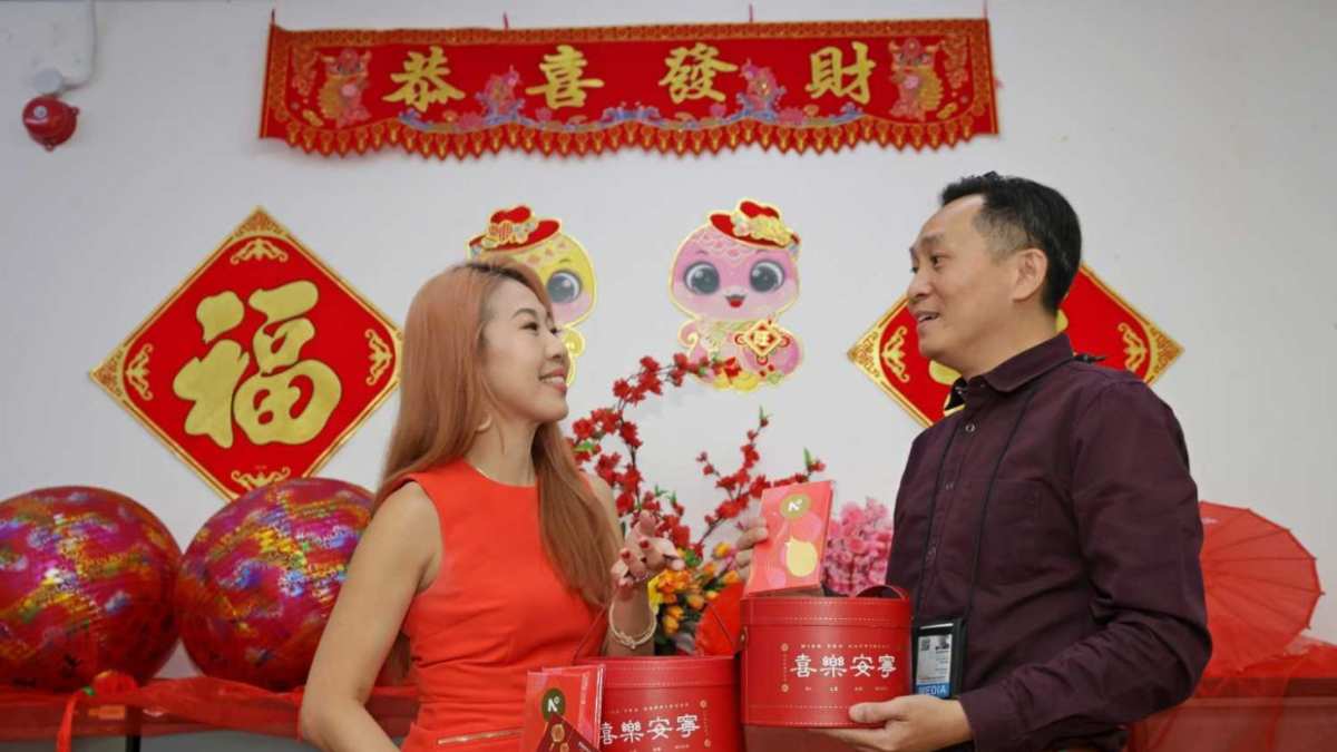 Corporate clients and friends pay The Star Penang bureau a visit for CNY