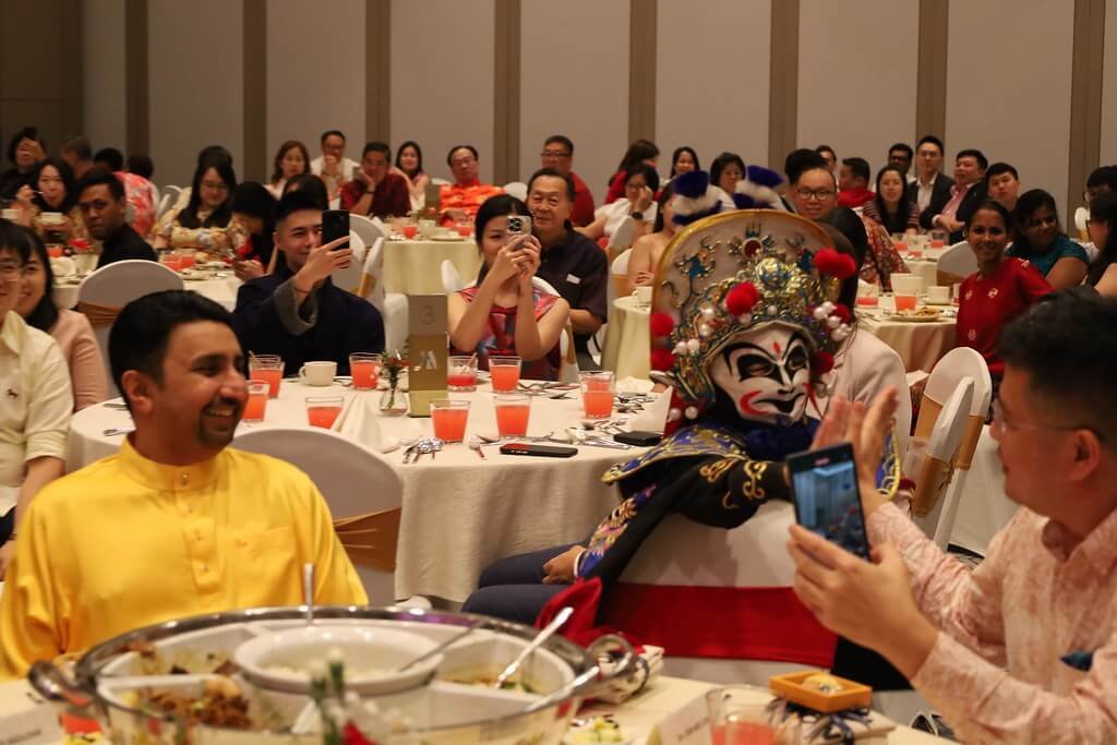 Sichuan Face-changing Performance - Performer interactive with the guest - Gong Xi Iftar Evening 2026